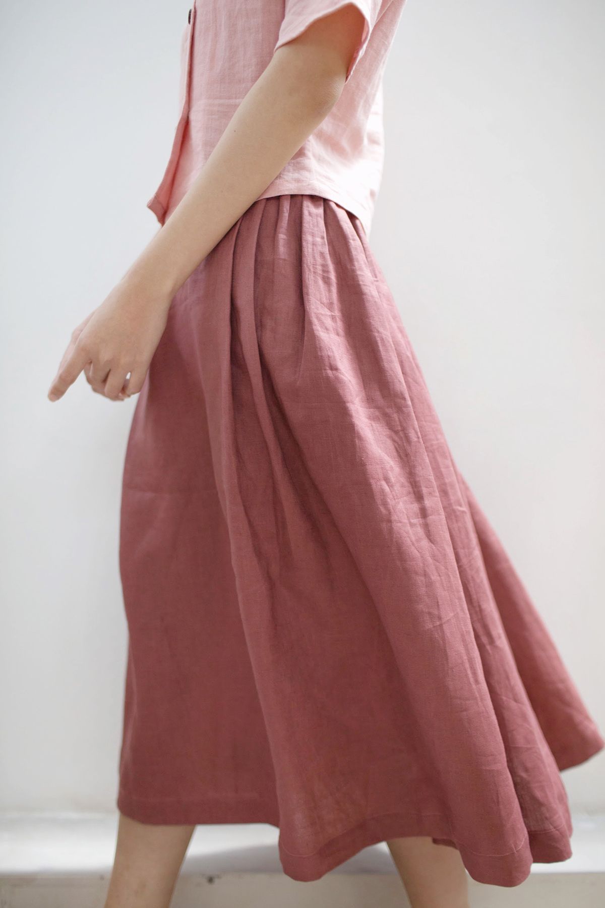 DEAR JOSÉ  Chân váy dài 3 tầng xếp ly Lilo vải linen trắng