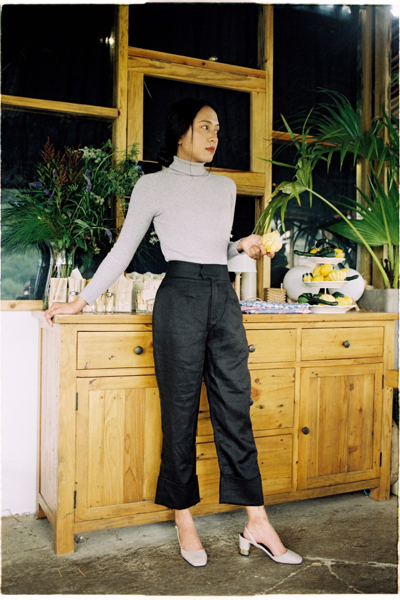 NGỘ trousers