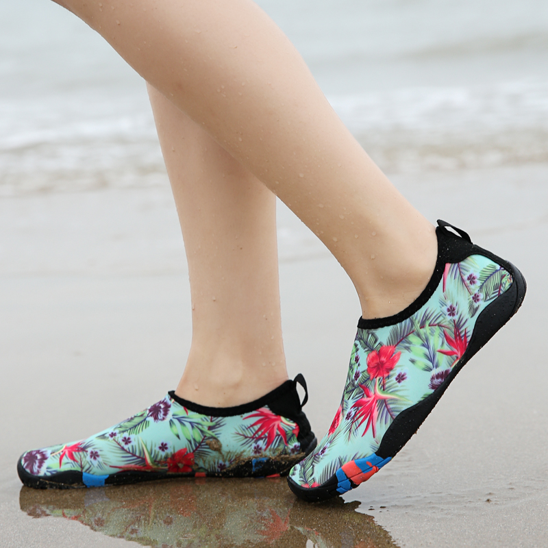  Giày đi biển họa tiết hoa mùa hè nền xanh - Adult water shoes - SA051-04 