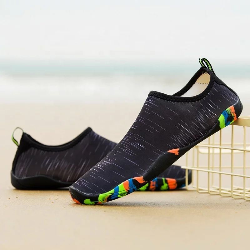  Giày đi biển màu đen nhẹ, thoáng - Adult water shoes - SA008-02 