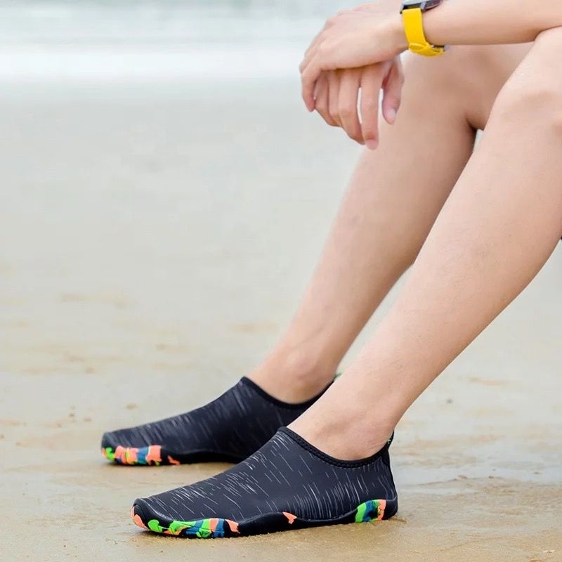  Giày đi biển màu đen nhẹ, thoáng - Adult water shoes - SA008-02 