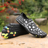  Giày đi biển họa tiết xám đen - Adult water beach shoes - SA021 
