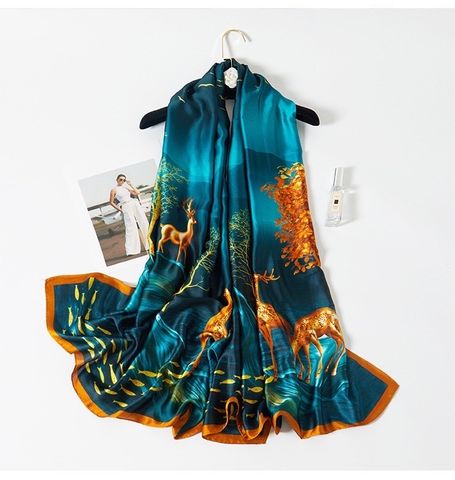  Khăn Lụa Họa Tiết Hươu và Rừng Xanh - Kích thước 180 * 90cm 