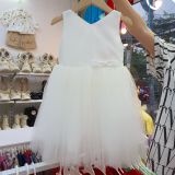  Đầm công chúa trắng đính nơ nhỏ xinh 
