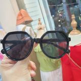  Kính râm cho bé chống ánh sáng xanh và tia cực tím sành điệu 