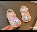  Sandal tập đi cho bé họa tiết mặt thỏ có đèn Led 