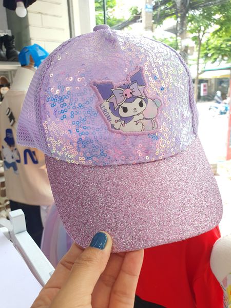  Mũ lưỡi trai cho bé gái họa tiết Kuromi kim sa lấp lánh 