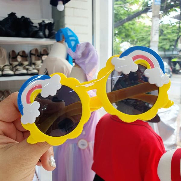  Kính mát hình cầu vồng cho bé gái siêu đáng yêu 