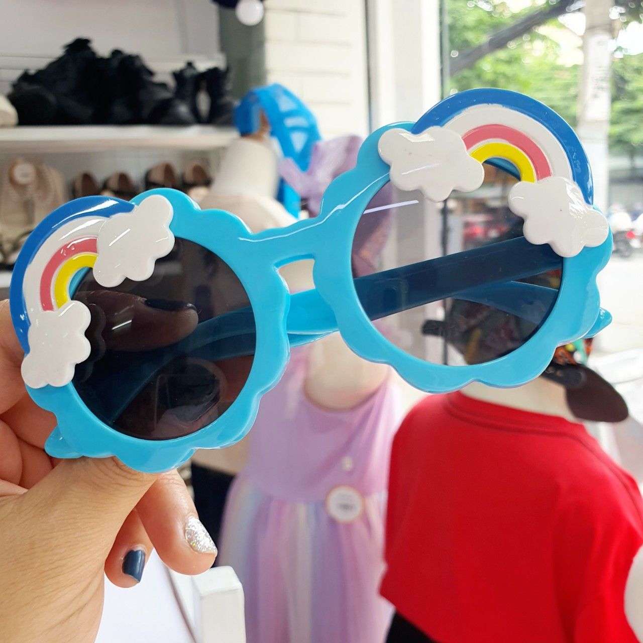  Kính mát hình cầu vồng cho bé gái siêu đáng yêu 