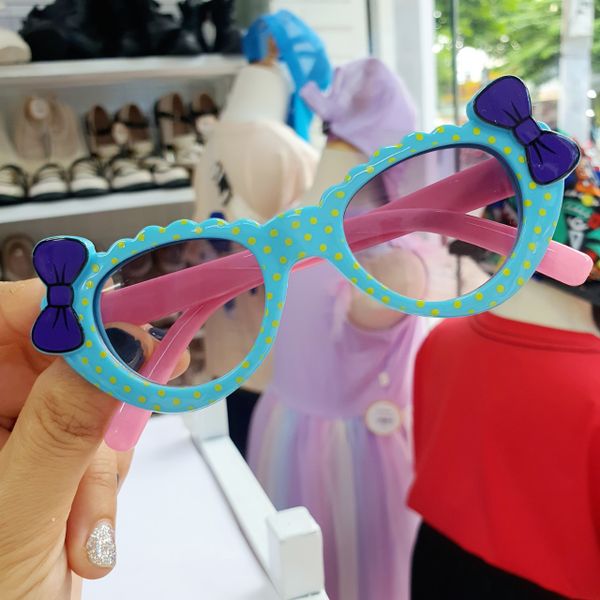  Kính mát cho bé gái từ 1 đến 3 tuổi nơ chấm bi siêu dễ thương 