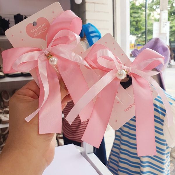  Kẹp tóc và cột tóc cho bé gái nơ ruy băng màu hồng ngọt ngào đính ngọc trai siêu xinh T01 _ Beekids 