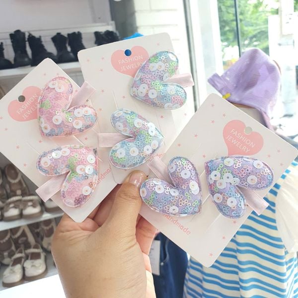  Set 2 kẹp tóc xinh cho bé gái hình trái tim đính kim sa lấp lánh 