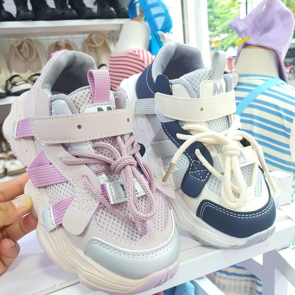  GI21 _ Giày thể thao cho bé trai và bé gái quai dán chữ M sành điệu _ Beekids 