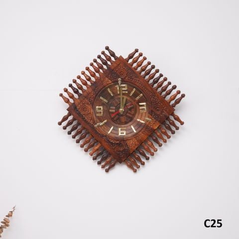 C25_Đồng hồ gỗ treo tường hình thoi