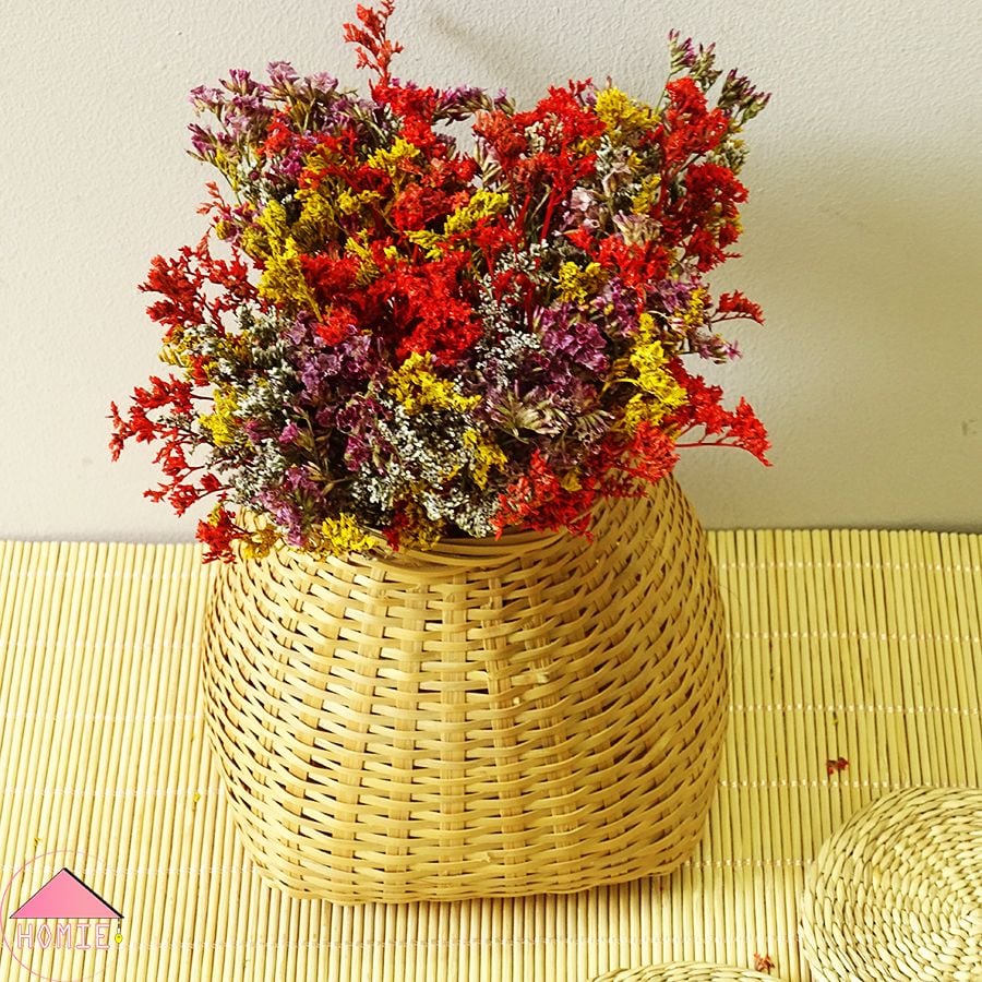 Bình hoa tre decor cùng bông lúa vàng xinh xắn để trang trí decor phòng làm việc