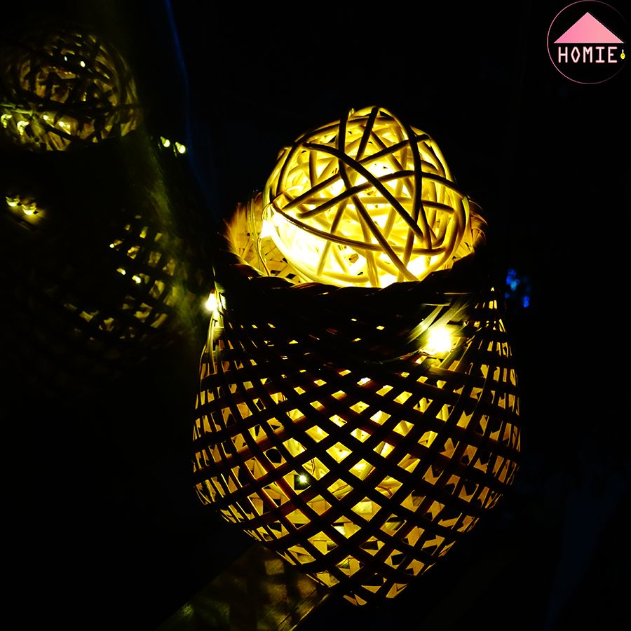 Đèn mây tre hình giỏ hoa trang trí bàn đẹp mắt