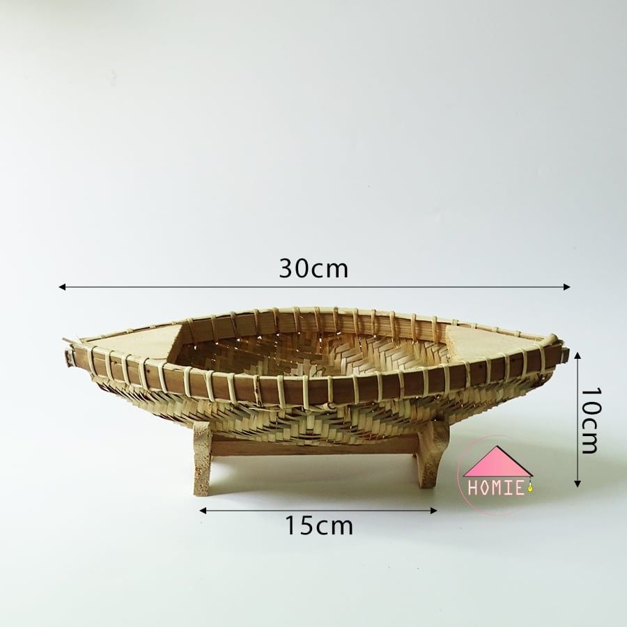 Thuyền tre màu tự nhiên trang trí bàn độc đáo