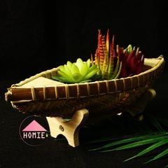 Thuyền tre màu tự nhiên trang trí bàn độc đáo