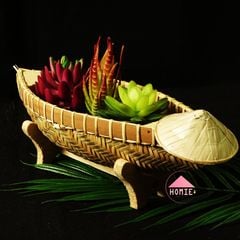 Thuyền tre màu tự nhiên trang trí bàn độc đáo