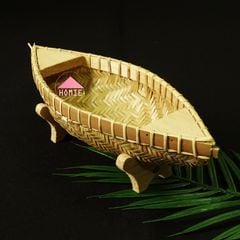 Thuyền tre màu tự nhiên trang trí bàn độc đáo