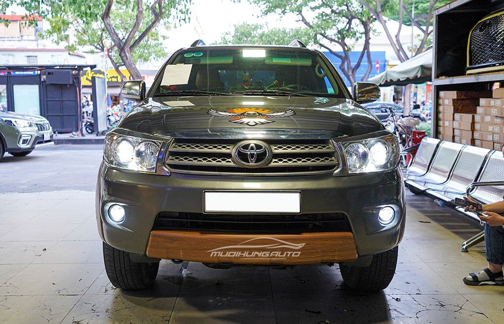 Xe Toyota Fortuner 2011 Độ Đèn Bi LED KMR Cao Cấp