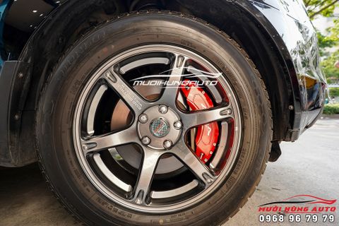 Độ Mâm Lazang 6 Cánh Kết Hợp Với Ốp Heo Dầu Thể Thao Cho Xe ACURA