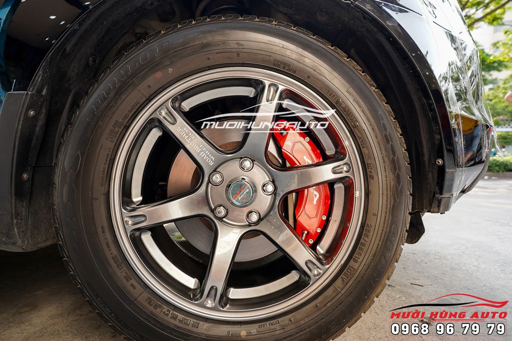 Độ Mâm Lazang 6 Cánh Kết Hợp Với Ốp Heo Dầu Thể Thao Cho Xe ACURA