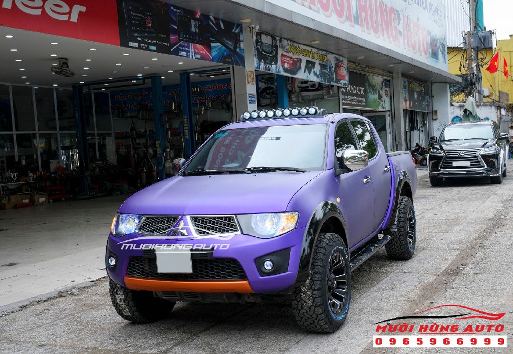 Dịch Vụ Dán Wrap Đổi Màu Xe MITSUBISHI TRITON Thành Màu Tím Cao Cấp