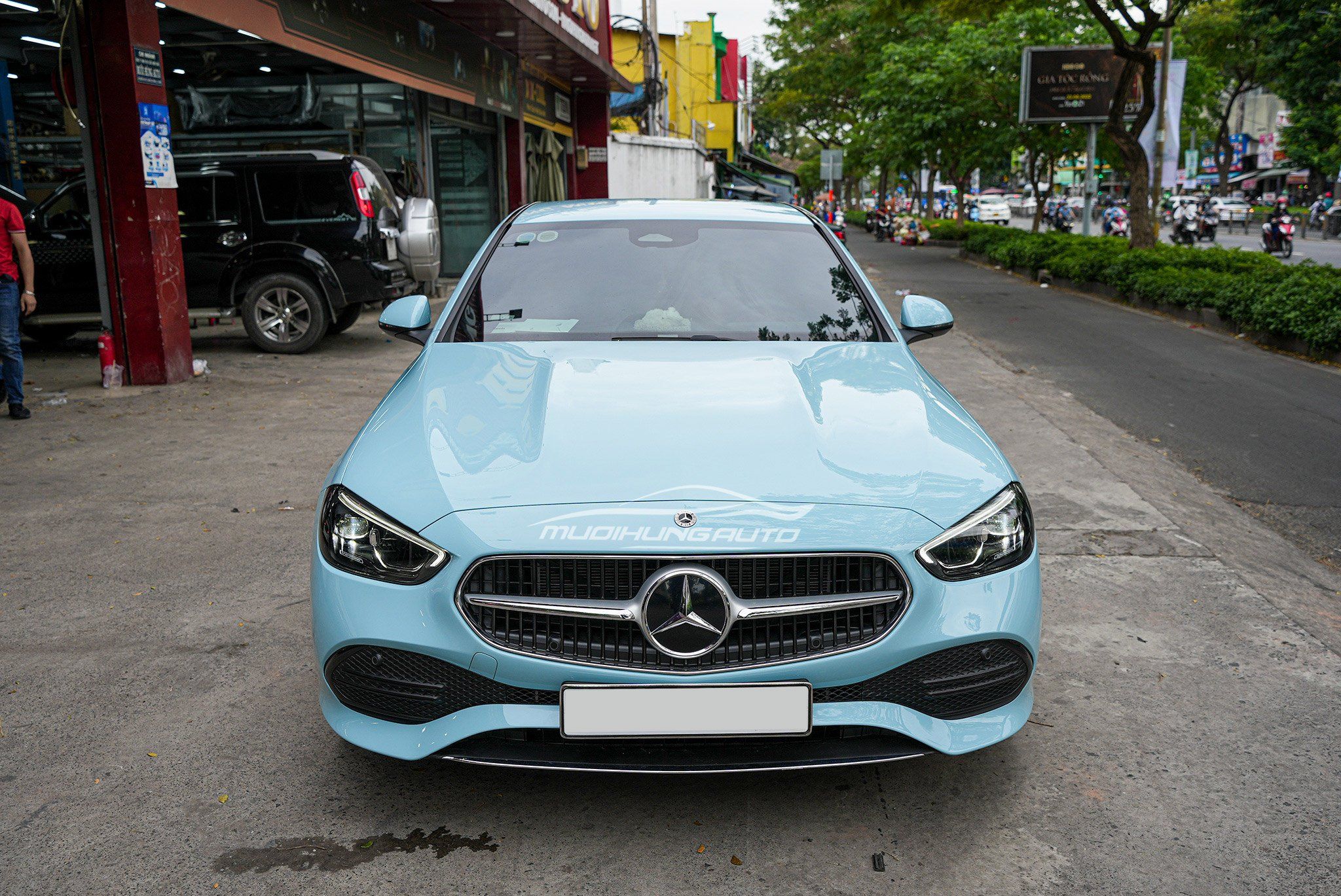 Dán Wrap Đổi Màu Xanh Sang Chảnh Cho Xe MERCEDES C200