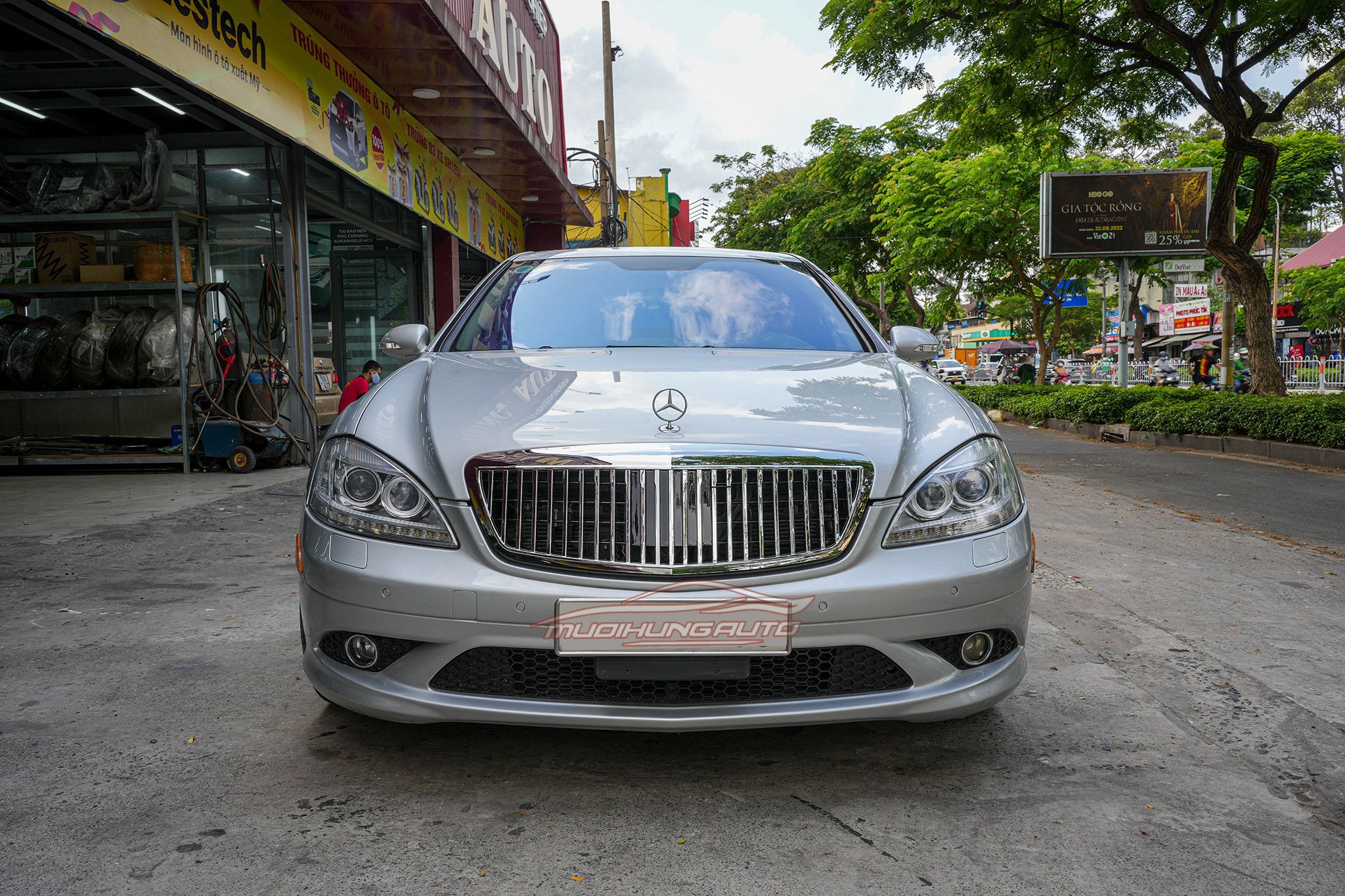 Độ Mặt Ga Lăng Cho Xe MERCEDES S550 Mẫu Maybach Cao Cấp