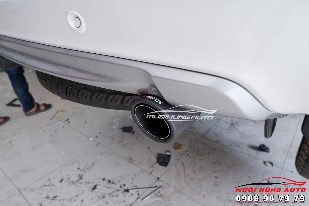 Mẫu Pô AKRAPOVIC Chính Hãng Lắp Cho Xe MITSUBISHI PAJERO SPORT Tại TPHCM