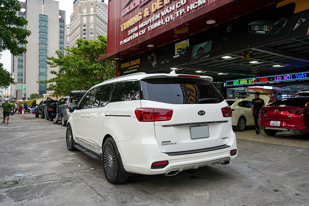 Kia Sedona 2020 Gắn Bệ Bước Chân Cao Cấp