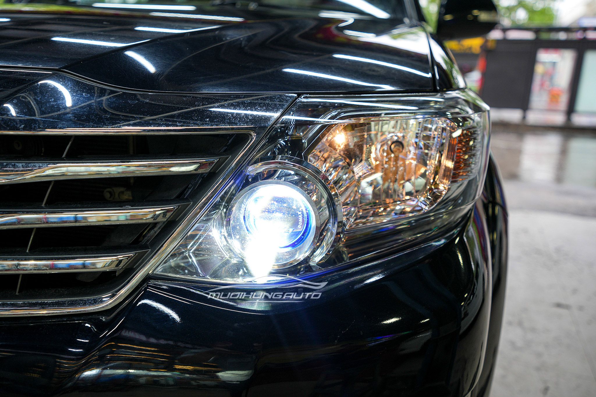 Độ Đèn Bi LED DOMAX X-LED PRO Chính Hãng Cho Xe TOYOTA FORTUNER 2015