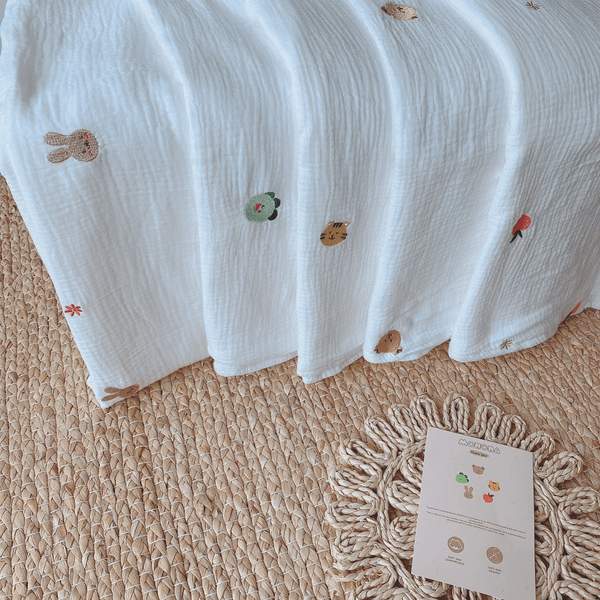  Chăn Gạc 4 Lớp Monona Thêu Họa Tiết (50*70cm) 