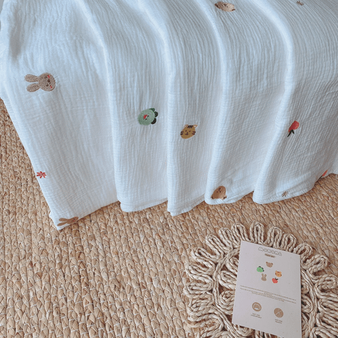  Chăn Gạc 4 Lớp Monona Thêu Họa Tiết (50*70cm) 