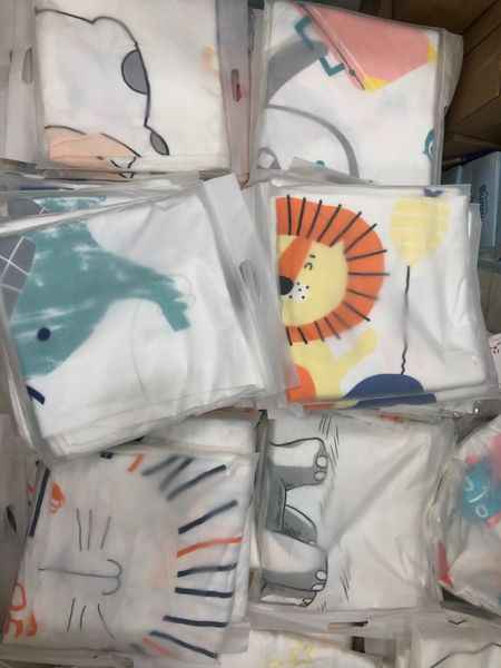  Chăn lụa họa tiết ngộ nghĩnh cho bé 