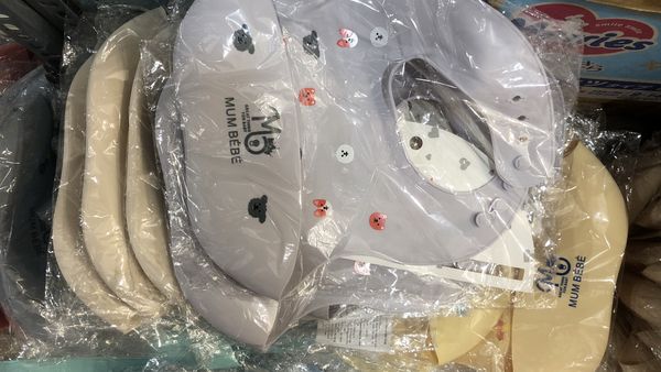  Yếm máng silicone Mumbébé Màu 