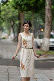  Đầm thêu tay 2 dây Beige Bằng Lăng cam 