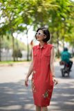  Đầm Cúc Tana màu san hô linen thêu tay 