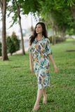  Đầm chemise linen in hoa phối xanh 