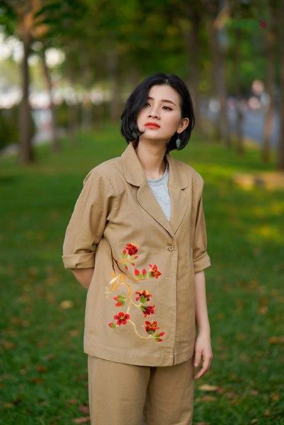  Áo khoác vest cổ B  thêu tay Hoa Môc Miên Cafe sữa 