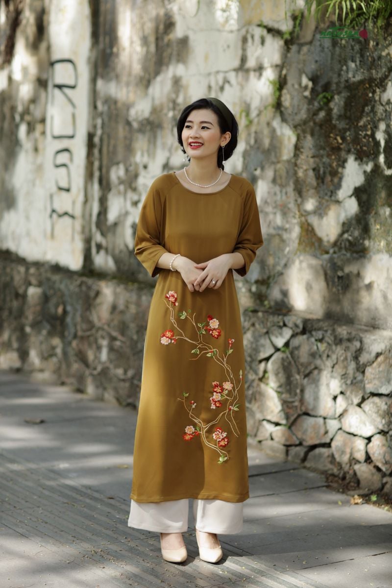  Áo dài đẹp thêu tay Cội mai Vàng mustard 