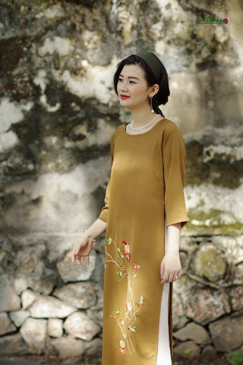  Áo dài đẹp thêu tay Cội mai Vàng mustard 