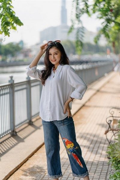  Quần jeans lửng lai tua thêu Vẹt Scarlet 