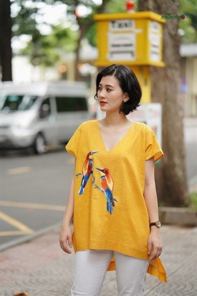  Áo thêu tay linen vàng Bold đôi Sả 