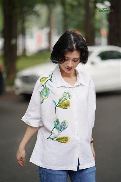  Áo linen thêu tay Lá Bàng chemise trắng 