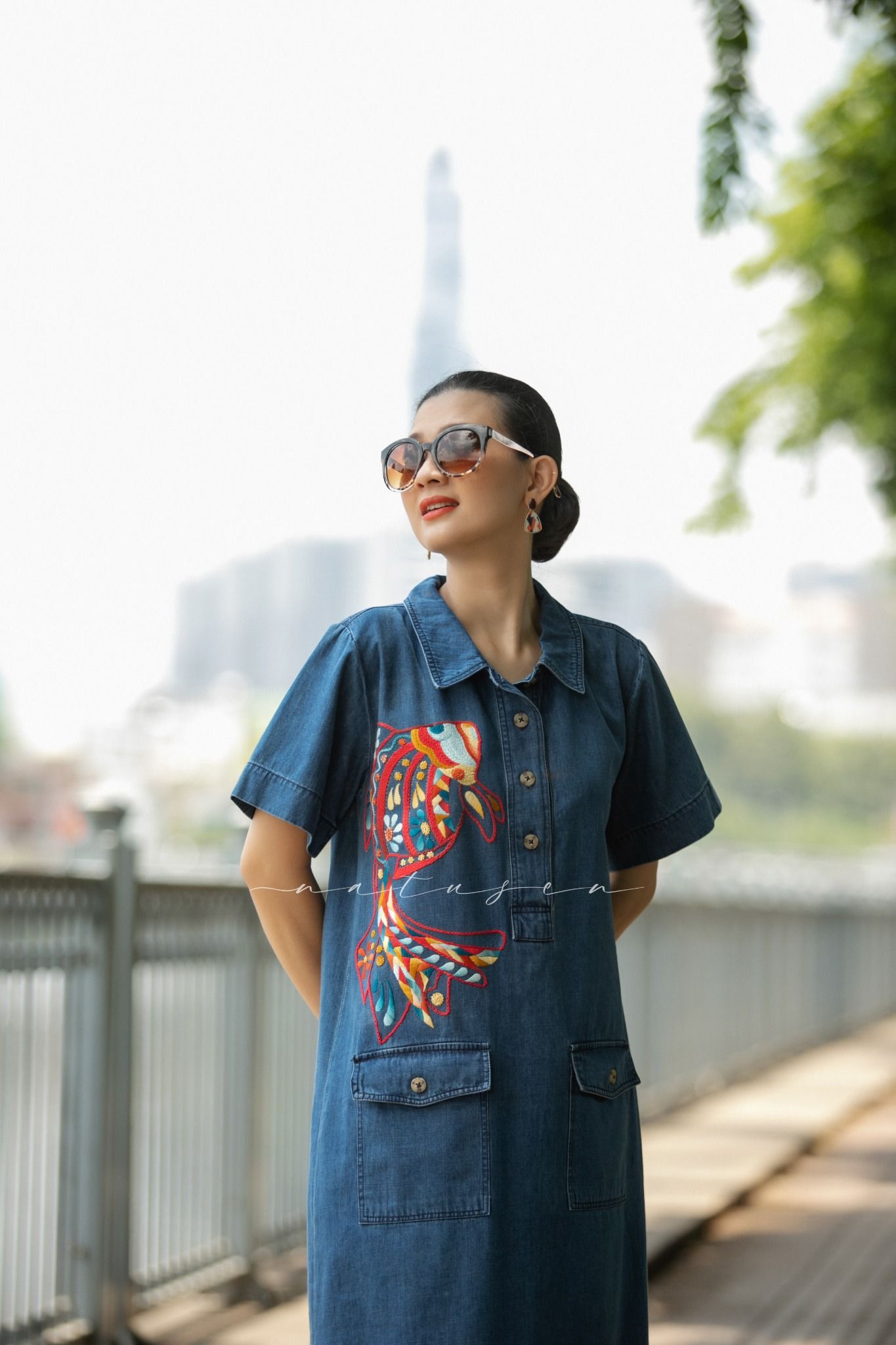  Đầm Ann denim thêu tay Cá Bay Classic 