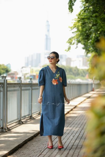  Đầm Quincy denim thêu tay Hoa Peony 