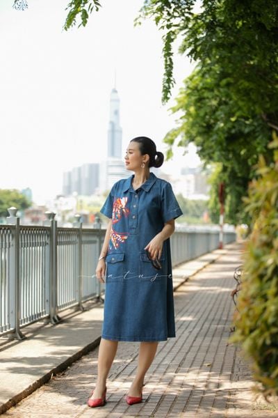  Đầm Ann denim thêu tay Cá Bay Classic 