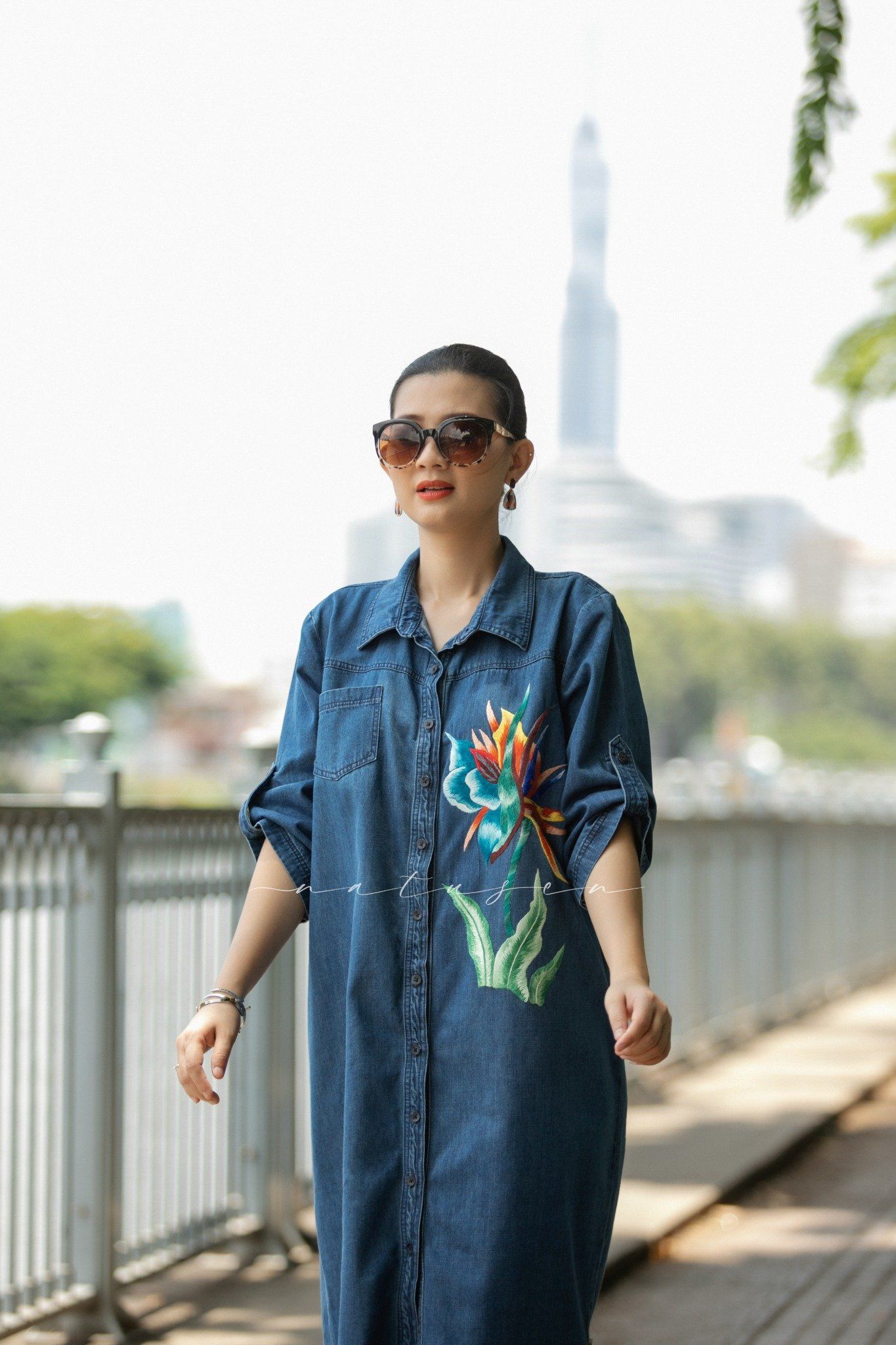  Đầm Bubby denim thêu tay Hạc Tiên 